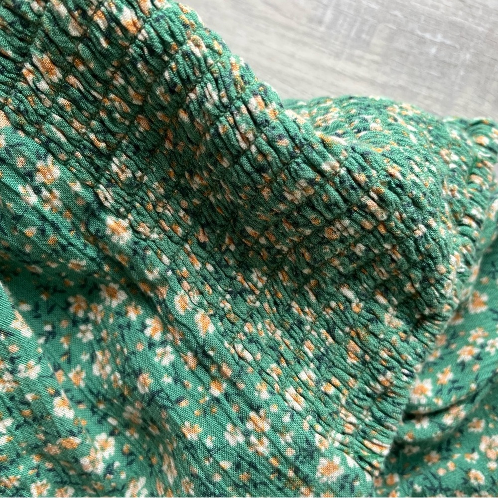 AMERICAN EAGLE OUTFITTERS Green Floral Short Sleeve Romper Size XS - Picture 2 of 6